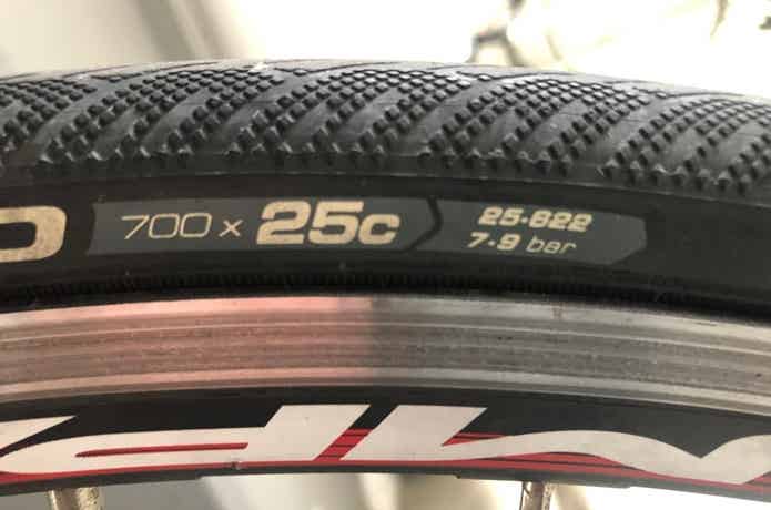 自転車タイヤの適正空気圧