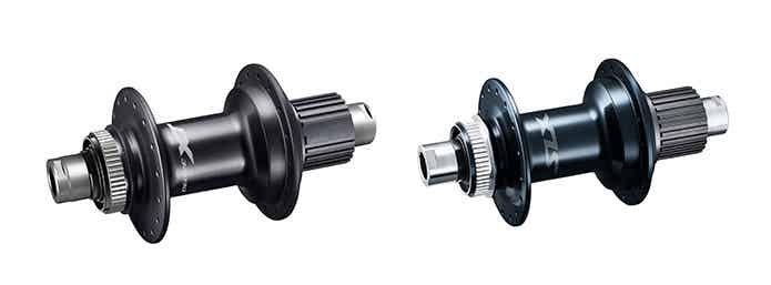 左：DEORE XT「FH-M8110-B」フリーハブ 右：SLX「FH-M7110-B」フリーハブ