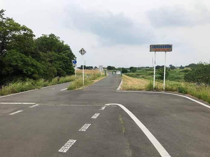入間川サイクリングロードの右岸を進みます