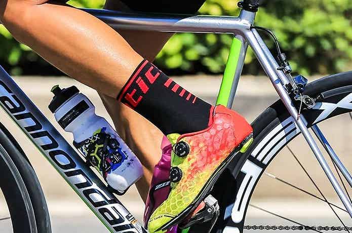ロードバイク用ソックスおすすめ8選【機能性だけじゃないよ