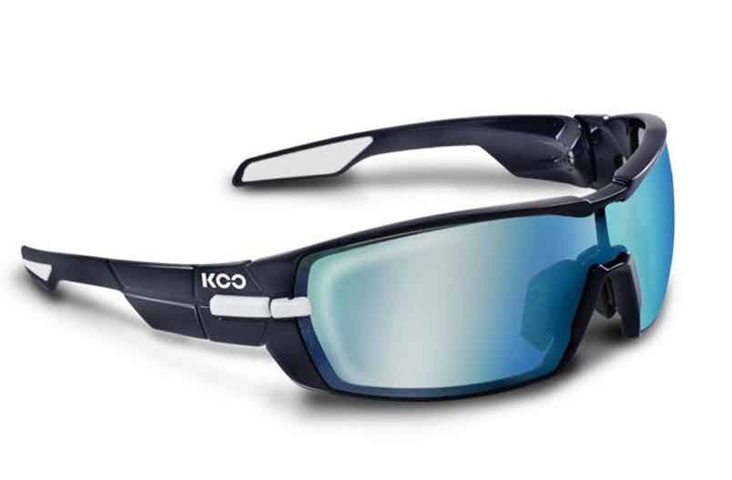 アイウェアブランド「Koo」も展開