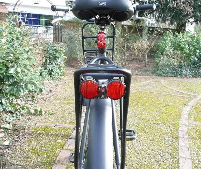 車から身を守るライトや反射板