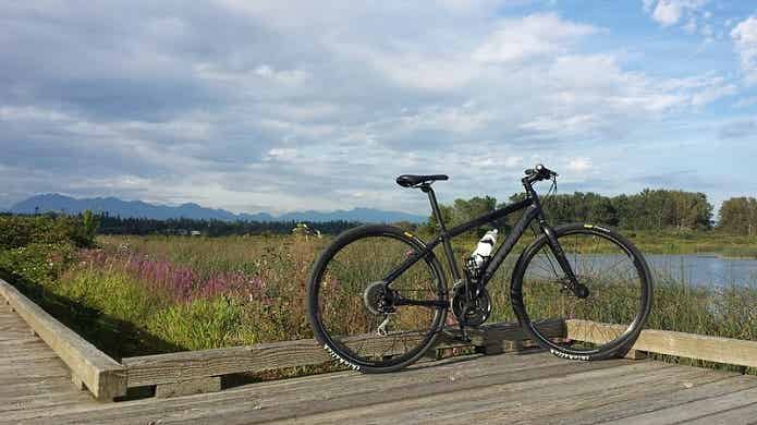 ユニークなキャノンデールのクロスバイクで走りに行こう！