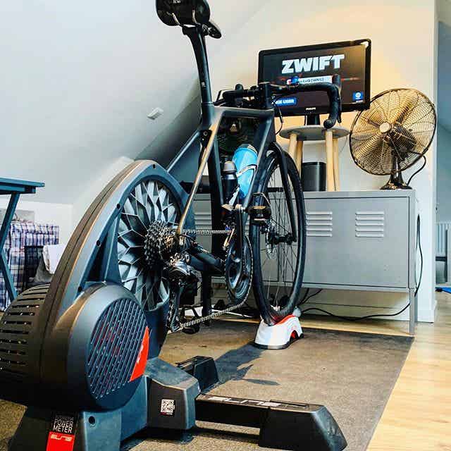 スマートトレーナーのセット状態