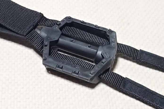 内側と外側に穴があるペダルを使います