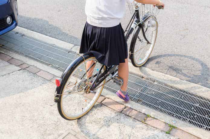 つま先は地面につく?