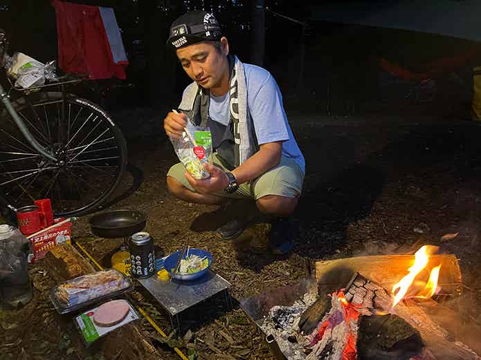 夜のキャンプ