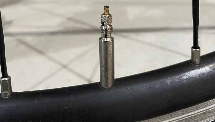 クロスバイクは、仏式バルブが多い