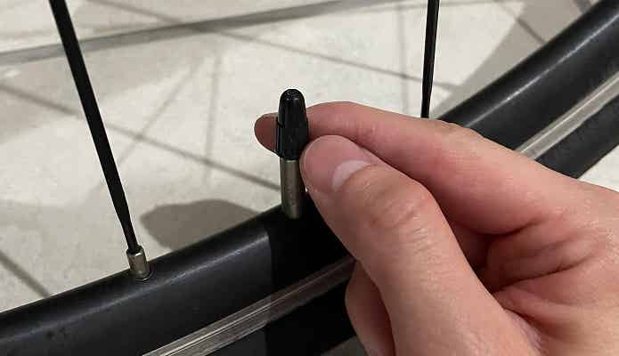 バルブの先端を緩める