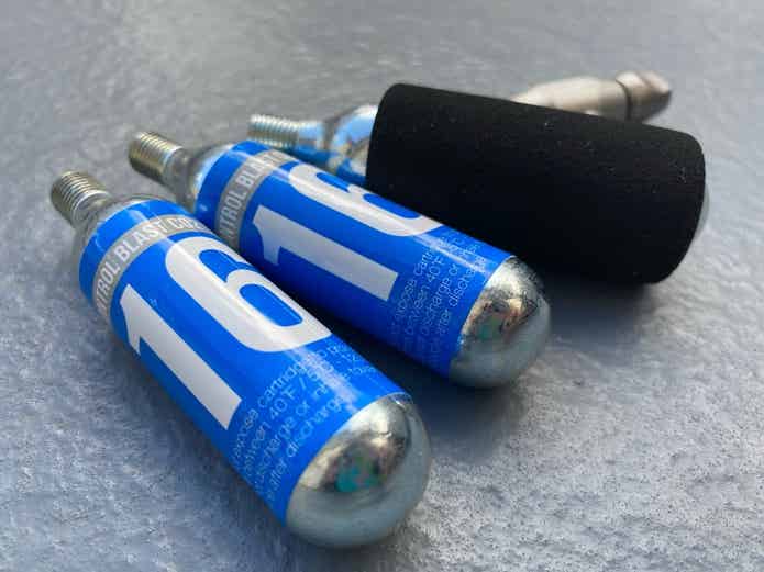 【パンクの強い味方】CO2ボンベの使い方・おすすめ製品をご紹介