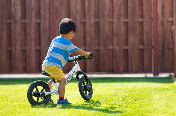 子供　自転車　キックバイク