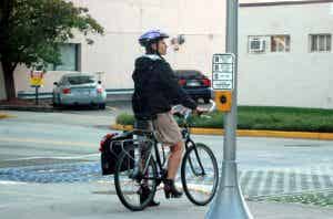 自転車通勤　女性