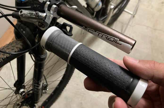グリップ　交換　自転車