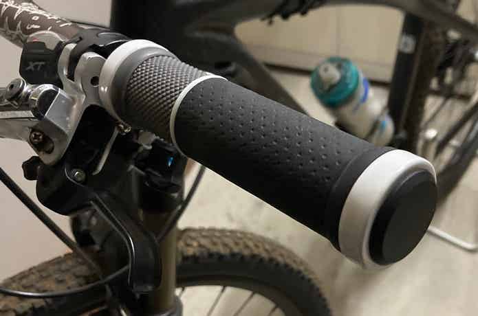 グリップ　交換　自転車