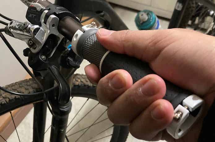 グリップ　交換　自転車