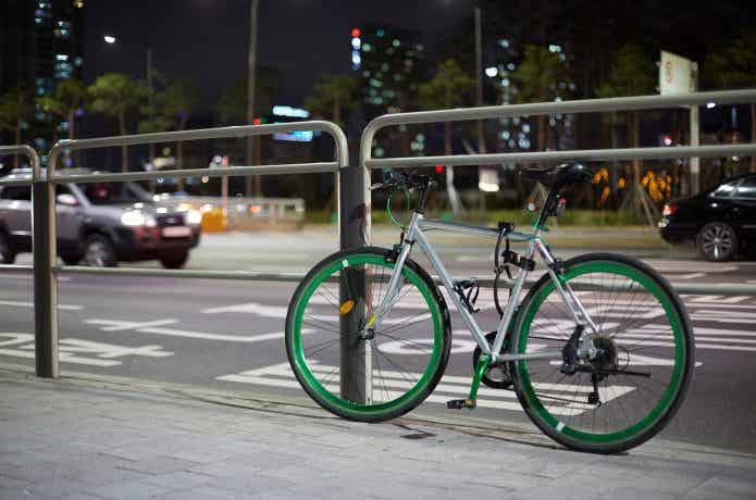 自転車　街角