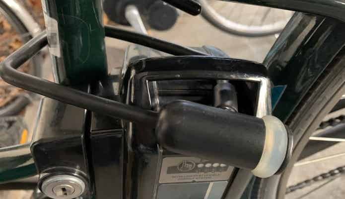 電動アシスト自転車　バッテリー　ロック