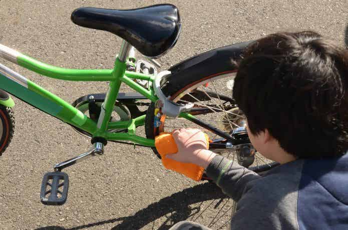 自転車　男の子　フレーム　磨き
