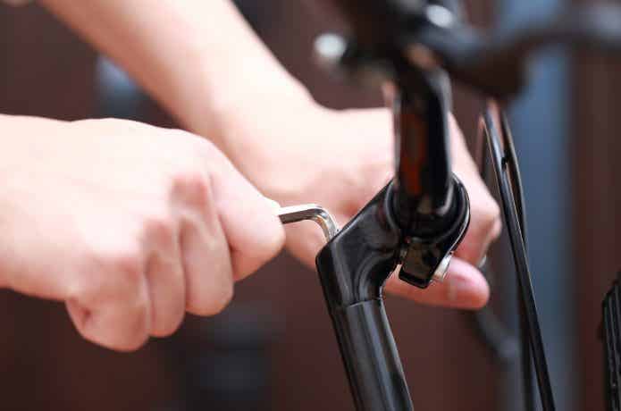 自転車　ハンドル　増し締め