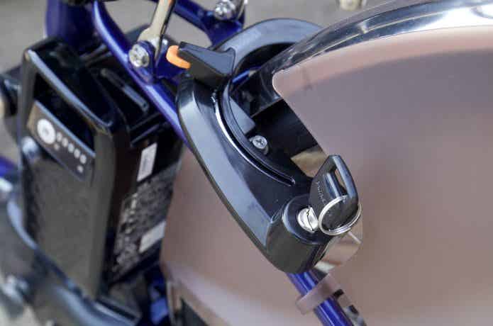 電動アシスト自転車　鍵