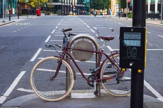 街中に駐輪した自転車
