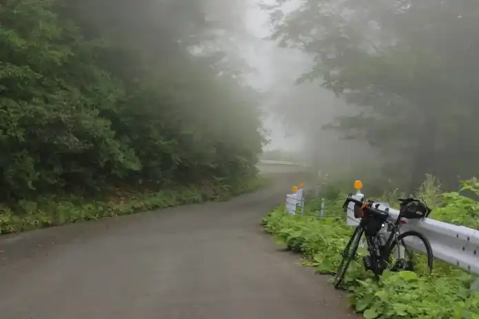 サイクリング ロードバイク 霧
