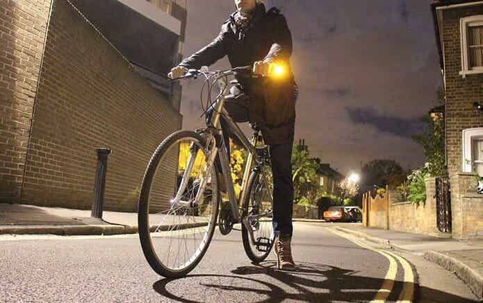自転車 ウィンカー　光量