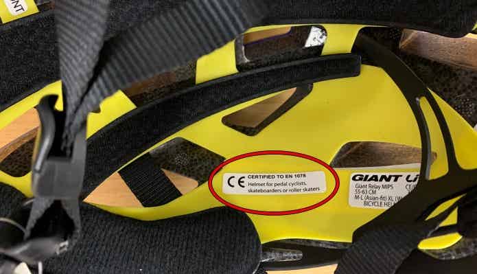 ヘルメットの安全基準シール
