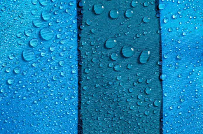 防水生地と水滴
