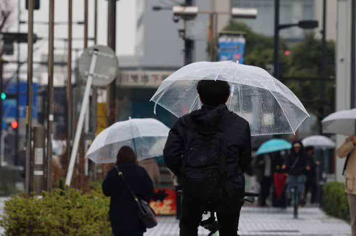 自転車の傘さし運転