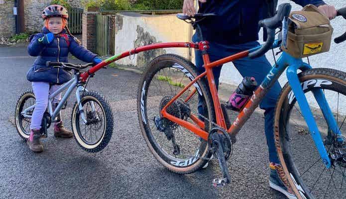マリンの自転車に乗る親子