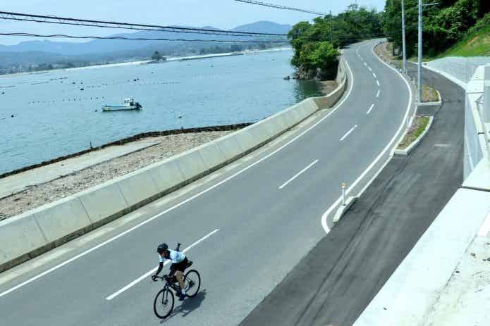 ロードバイク　サイクリング　下り道