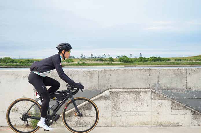 ロードバイク　男性　サイクリング