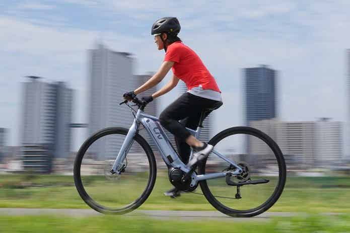 LivのE-bikeに乗る女性