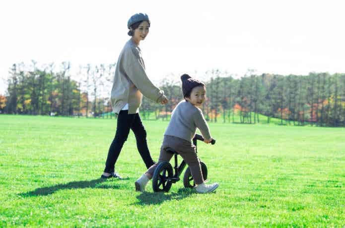 親子　ストライダー　公園　練習