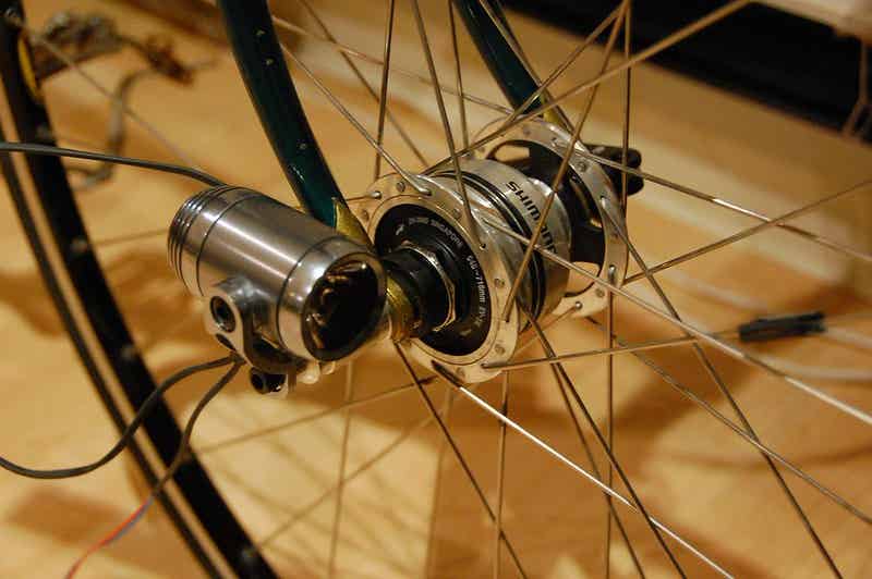 オートライト付きのハブダイナモ付きホイール