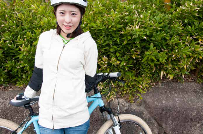 カジュアルな服装にも合わせやすい