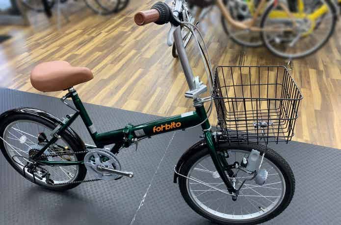 カゴ付きの折りたたみ自転車