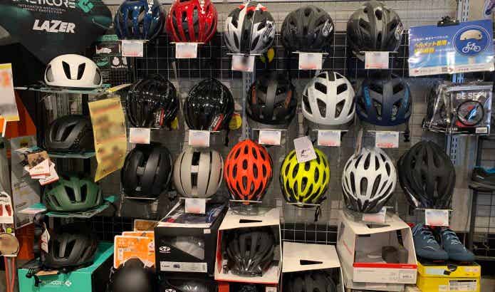 自転車ショップのヘリメット売り場