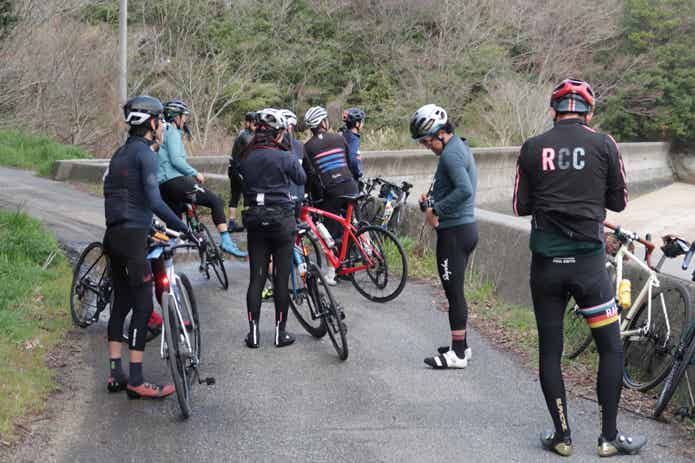 サイクリングする人々