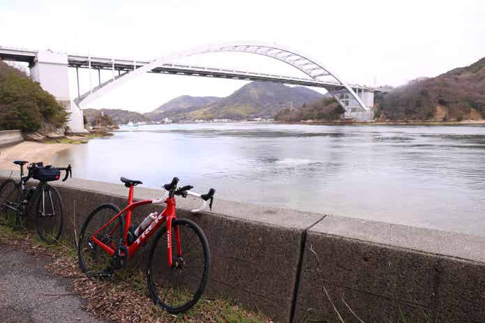 しまなみ海道の橋と自転車