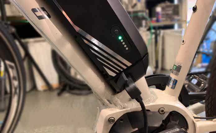 電動アシスト自転車のバッテリー充電
