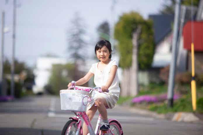 自転車に乗った女の子