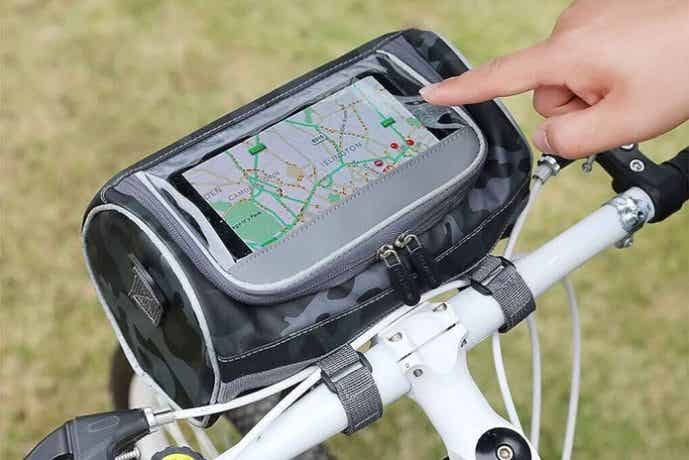 スマホケース付きのフロントバッグ