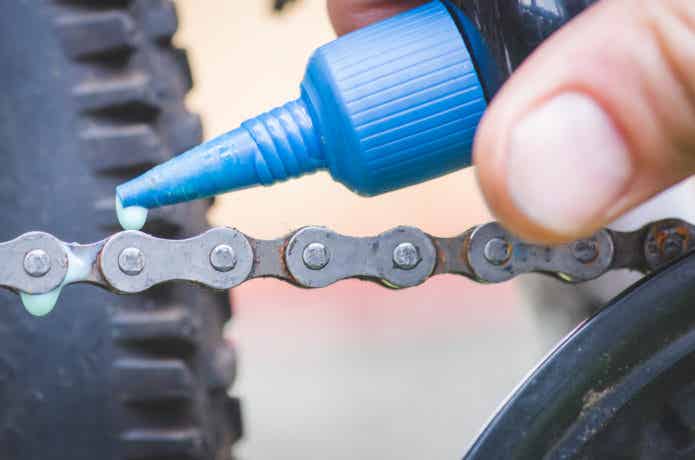 【2024】自転車用チェーンオイルのおすすめ20選。チェーンへの注し方も解説