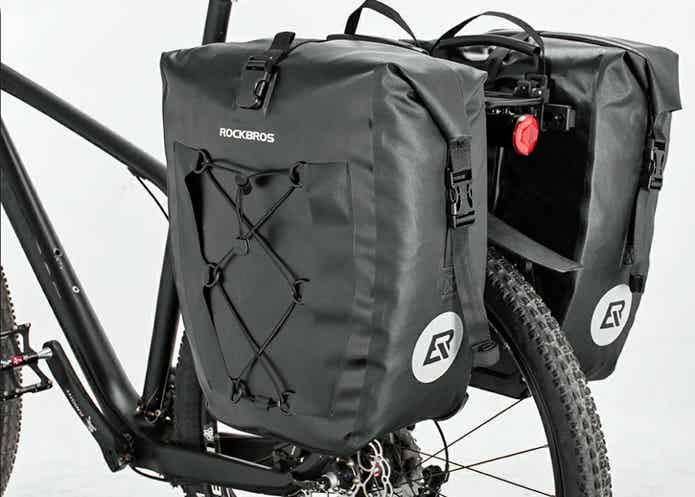 自転車のパニアバッグ