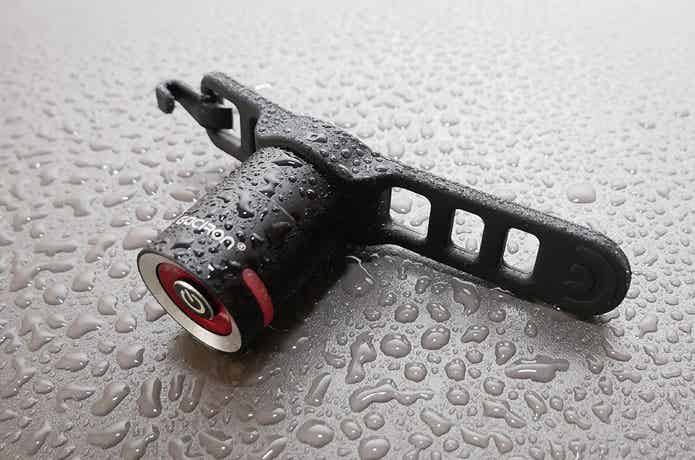雨の日も走るなら「防水機能」付き