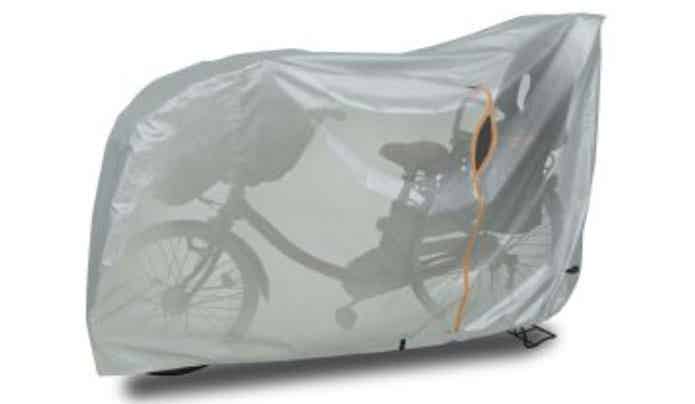 チャイルドシート付き自転車にカバーをかぶせた状態