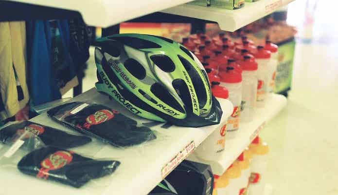 自転車ショップに売っているヘルメット
