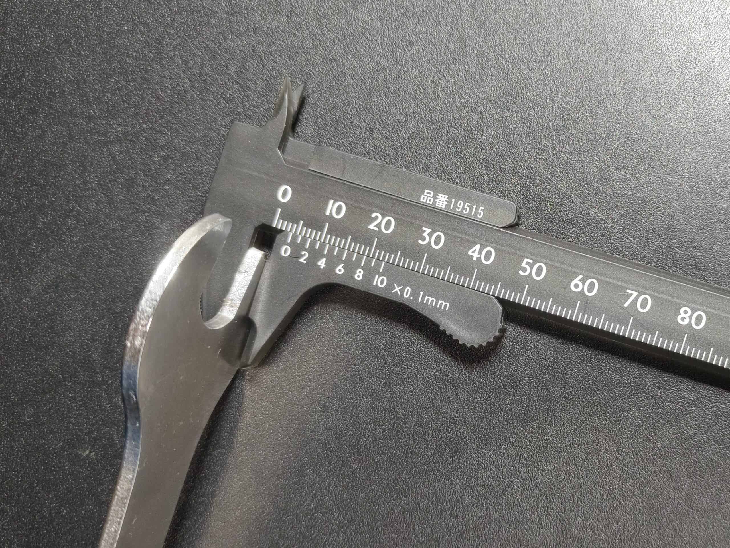 ペダルレンチの厚み